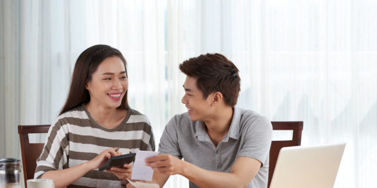 cara mengatur keuangan rumah tangga bersama pasangan