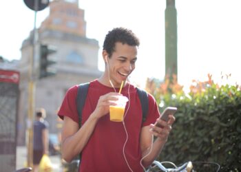 Ilustrasi laki-laki mencapai financial freedom. (Pexels/Andrea Piacquadio)