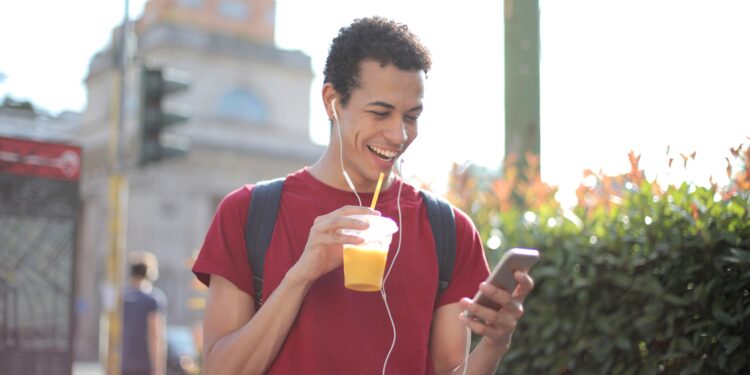 Ilustrasi laki-laki mencapai financial freedom. (Pexels/Andrea Piacquadio)